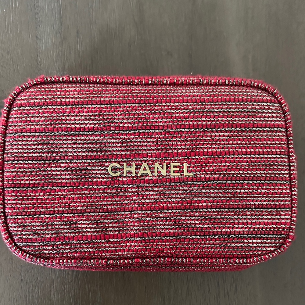 CHANEL Red and Black Textured clutch